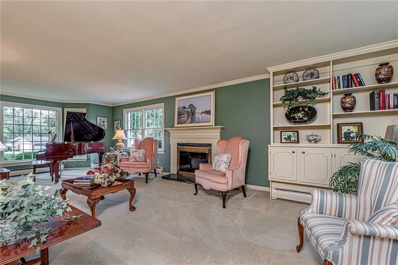 129 Rockingham Lane Canonsburg, PA 15317 - Photo 2 of 25 Gallery Image 2