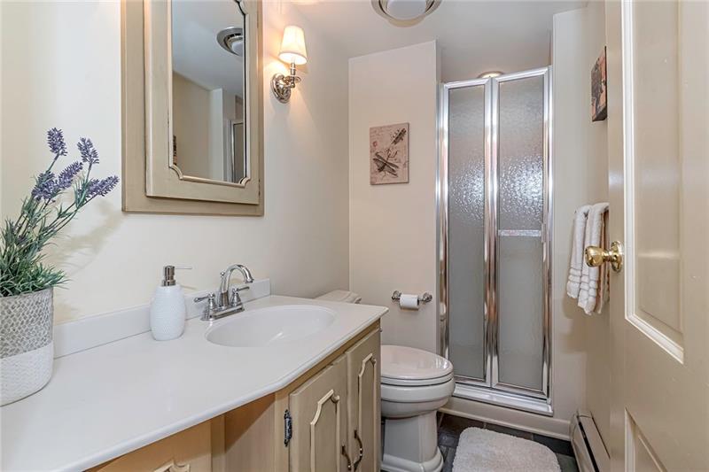 129 Rockingham Lane Canonsburg, PA 15317 - Photo 12 of 25 Full 1st Floor Bath perfect for guests!