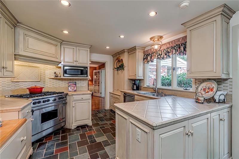 129 Rockingham Lane Canonsburg, PA 15317 - Photo 4 of 25 Gallery Image 4