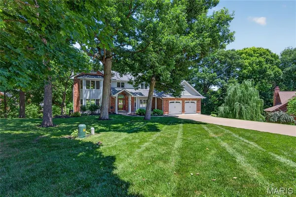 $685,000 | 4 Woodford Place, St. Charles, MO 63301