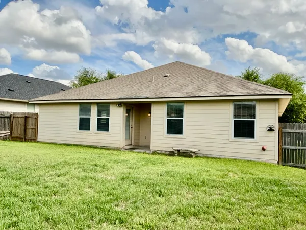 $1,850 | 7833 Squirrel Hollow Drive, Georgetown, TX 78628