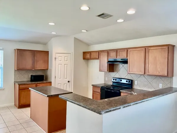 $1,850 | 7833 Squirrel Hollow Drive, Georgetown, TX 78628