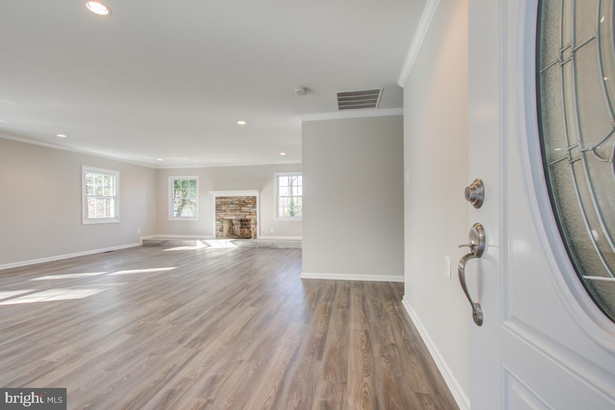 9203 Pleasant Court Laurel, MD 20708 - Photo 3 of 33 Gallery Image 3