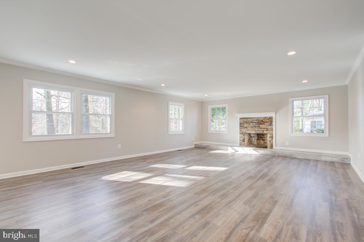 9203 Pleasant Court Laurel, MD 20708 - Photo 4 of 33 Gallery Image 4