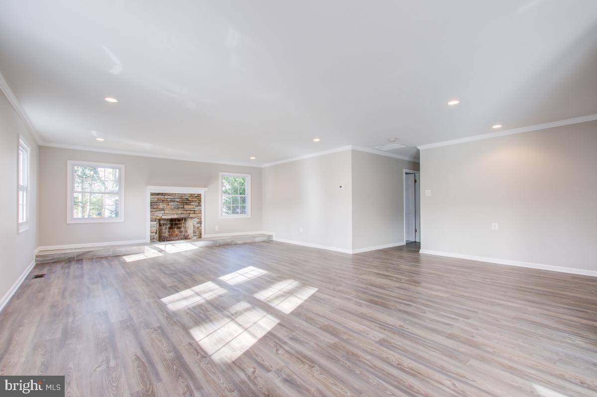 9203 Pleasant Court Laurel, MD 20708 - Photo 5 of 33 Gallery Image 5