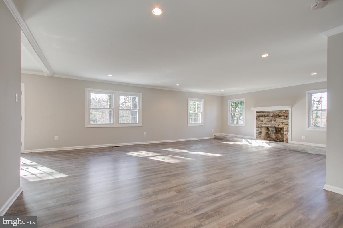9203 Pleasant Court Laurel, MD 20708 - Photo 6 of 33 Gallery Image 6