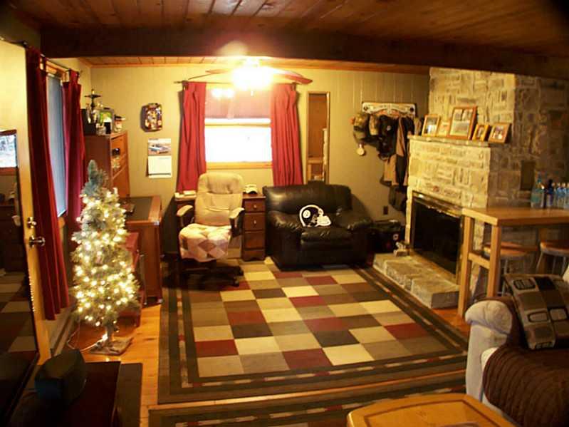 139 East Lake Road Acme, PA 15610 - Photo 3 of 16 Living Room.