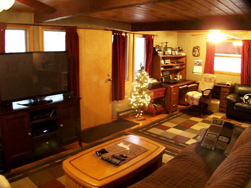 139 East Lake Road Acme, PA 15610 - Photo 4 of 16 Living Room.