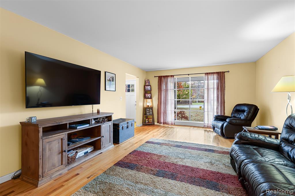 8855 Ferry Road Grosse Ile, MI 48138 - Photo 5 of 23 Gallery Image 5