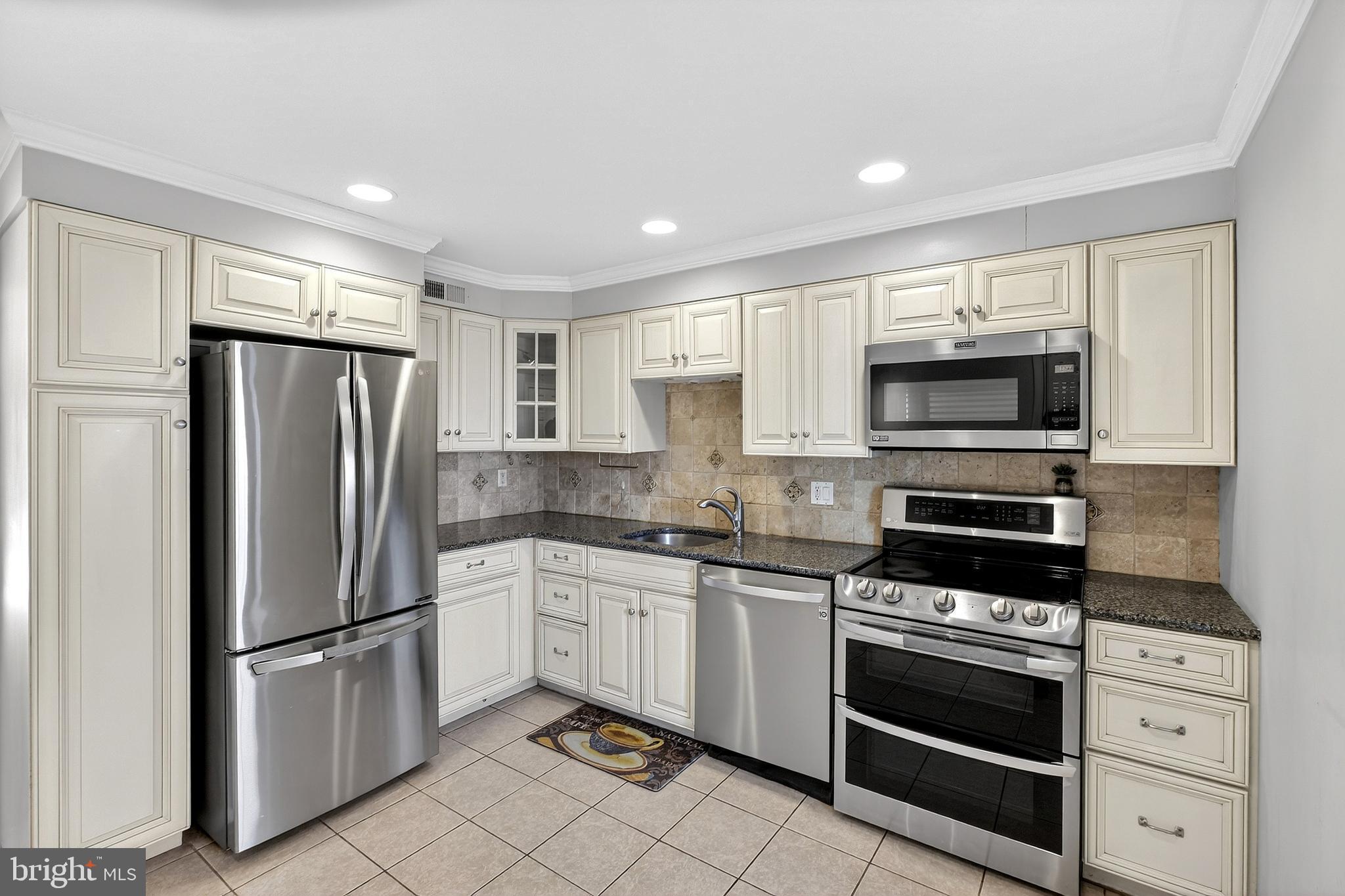 22 Llanfair Road, Unit 1 Ardmore, PA 19003 - Photo 8 of 64