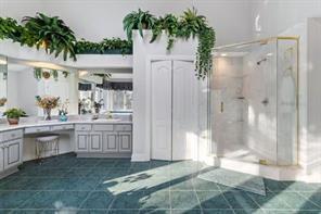 335 Red Oak Court, Unit 335 Monroeville, PA 15146 - Photo 16 of 50 a bathroom with a shower and a sink