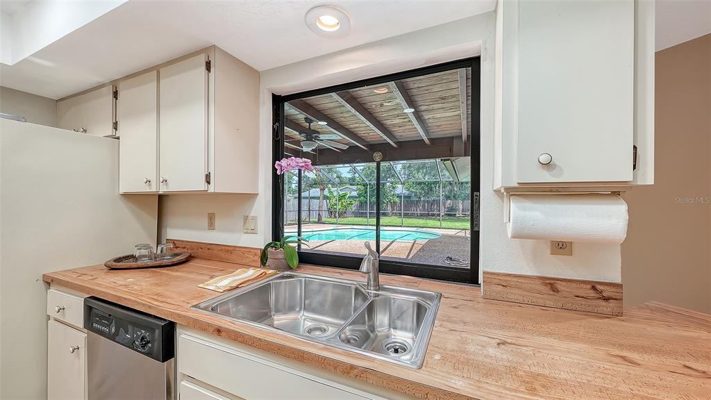 4736 Charing Cross Road Sarasota, FL 34241 - Photo 6 of 20 Gallery Image 6