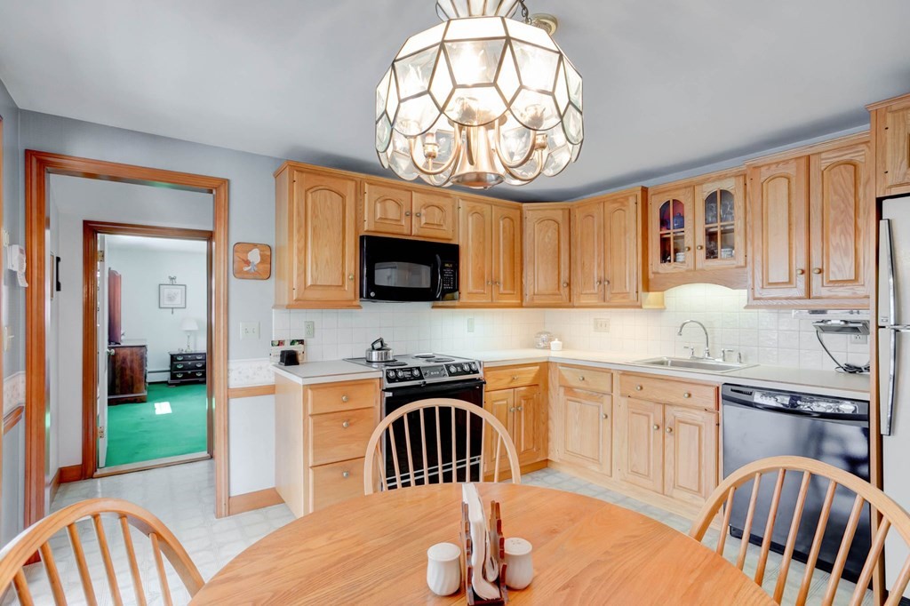 32 Fairmeadow Road Wilmington, MA 01887 - Photo 9 of 33 Gallery Image 9