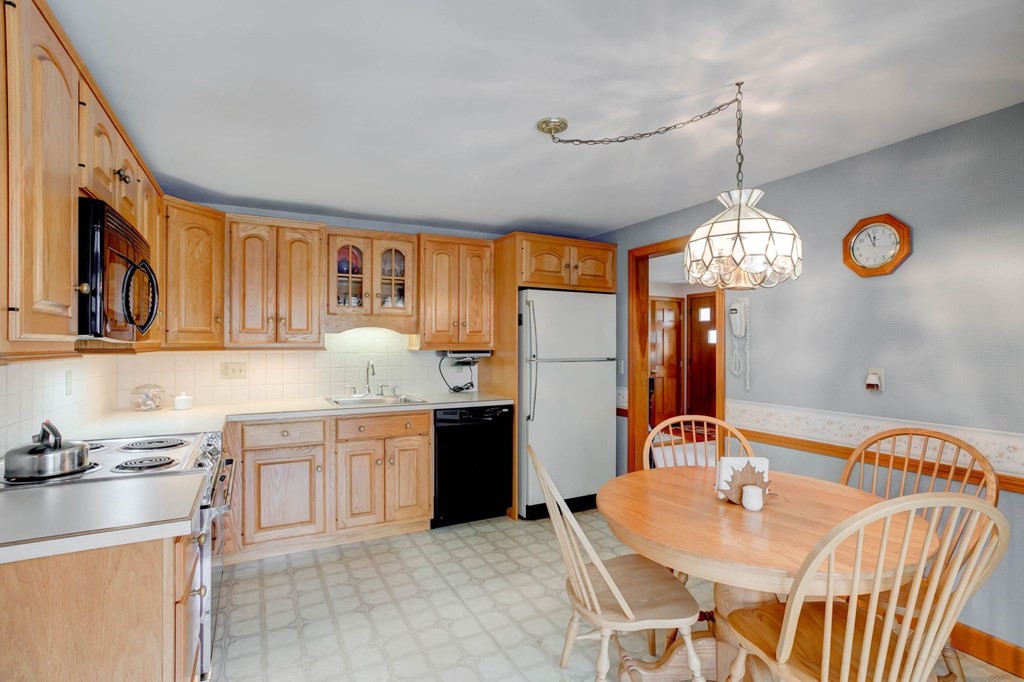 32 Fairmeadow Road Wilmington, MA 01887 - Photo 10 of 33 Gallery Image 10