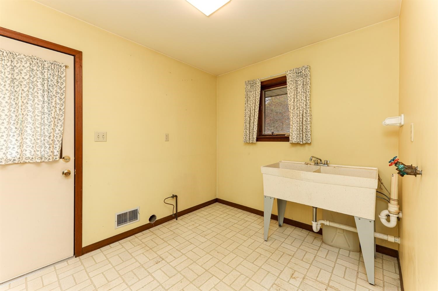 8156 Donovan Road Dexter, MI 48130 - Photo 19 of 63 Photo 19
