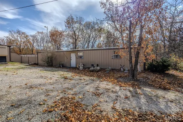 $749,900 | 24960 County Road 64-959, Lebanon, MO 65536