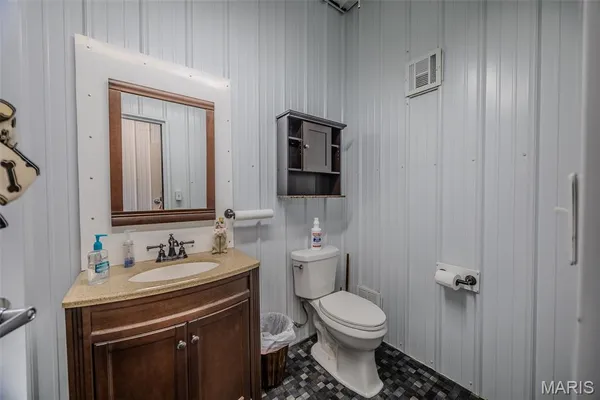 $749,900 | 24960 County Road 64-959, Lebanon, MO 65536