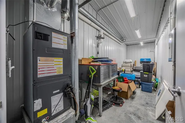 $749,900 | 24960 County Road 64-959, Lebanon, MO 65536