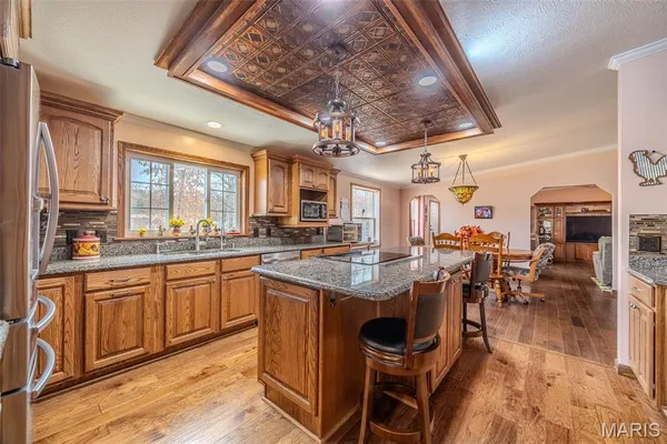 $749,900 | 24960 County Road 64-959, Lebanon, MO 65536