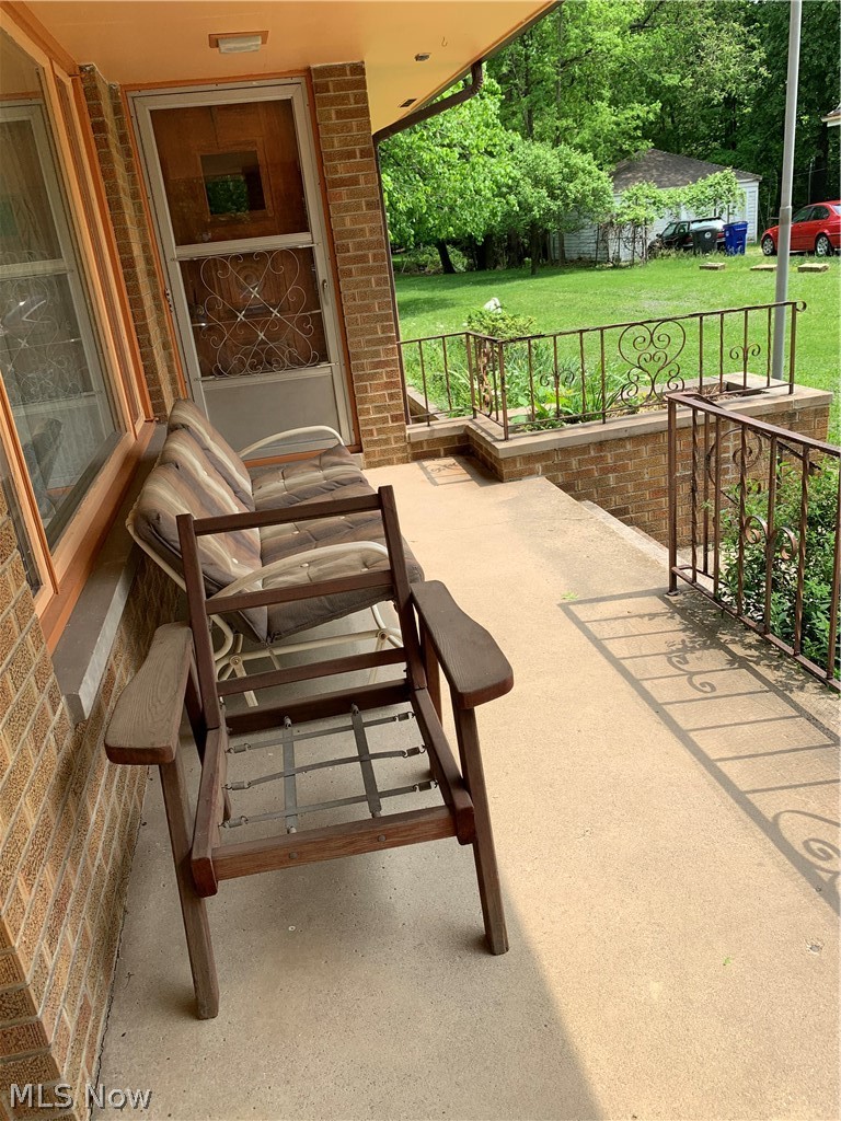 1004 Dillewood Road Cleveland, OH 44119 - Photo 6 of 35