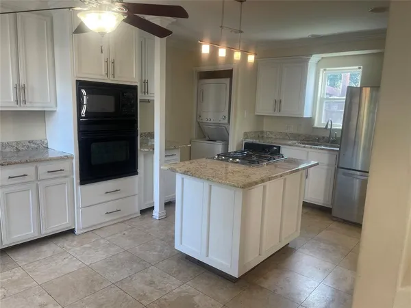 $1,950 | 5734 Harvest Hill, Dallas, TX 75230