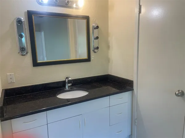 $1,950 | 5734 Harvest Hill, Dallas, TX 75230