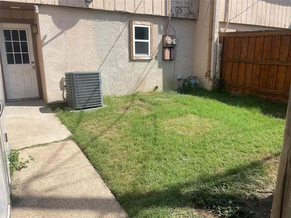 $1,950 | 5734 Harvest Hill, Dallas, TX 75230