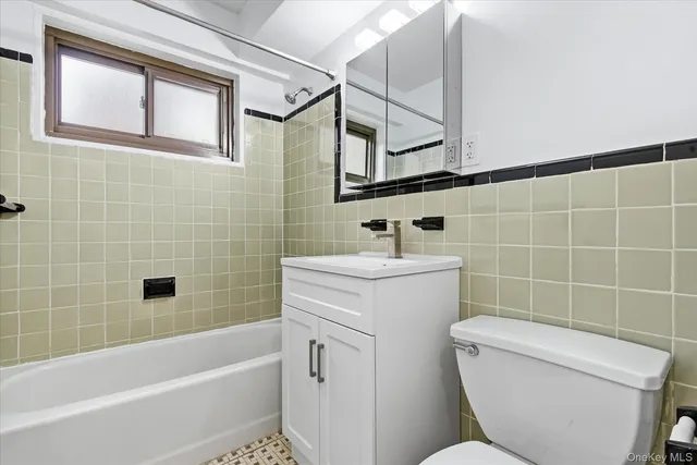 $375,000 | 21-85 34th Avenue, Unit 2D | Astoria