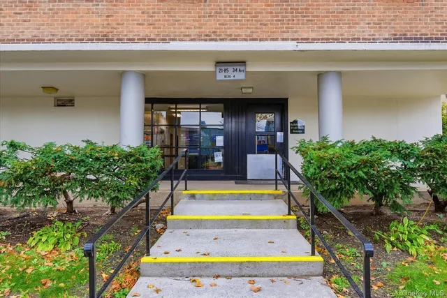 $375,000 | 21-85 34th Avenue, Unit 2D | Astoria