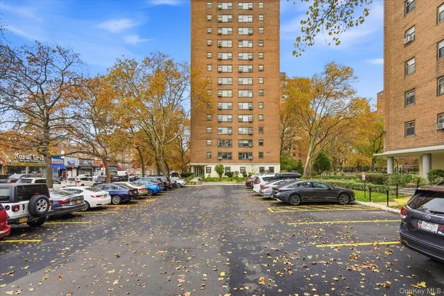 $375,000 | 21-85 34th Avenue, Unit 2D | Astoria