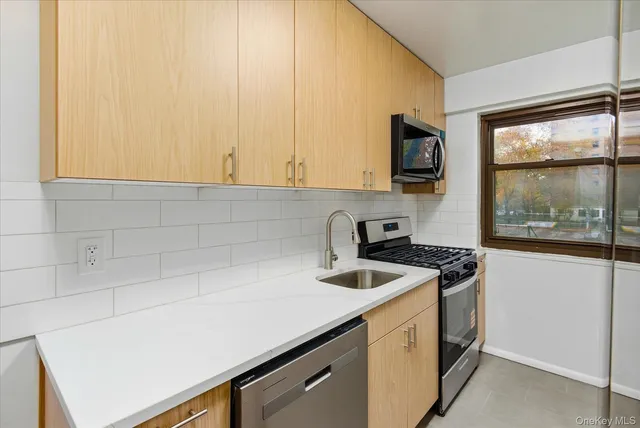 $375,000 | 21-85 34th Avenue, Unit 2D | Astoria