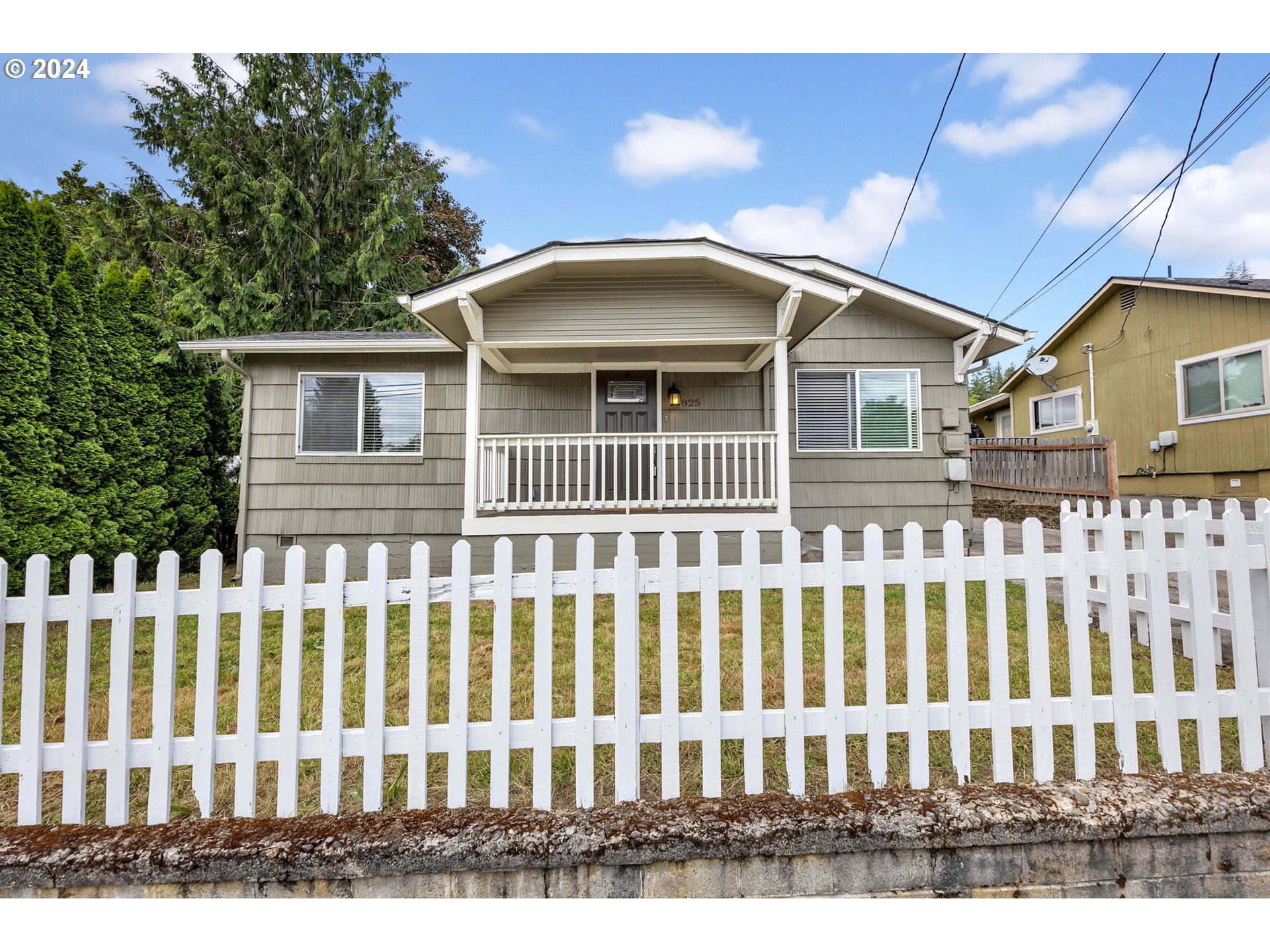 825 Northwest Greeley Street Camas, WA 98607 - Photo 1 of 27 a front view of a house with a fence