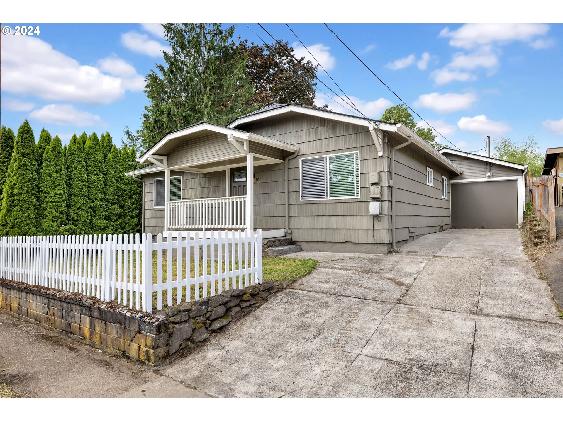 825 Northwest Greeley Street Camas, WA 98607 - Photo 2 of 27 a front view of a house with a garden