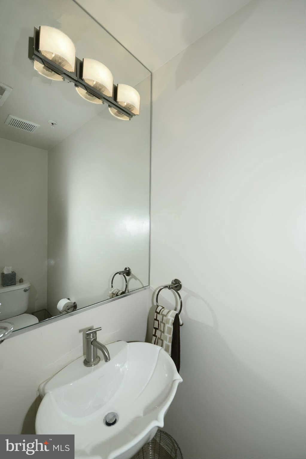 1105 Park Road Northwest, Unit 5 Washington, DC 20010 - Photo 19 of 30 Bath