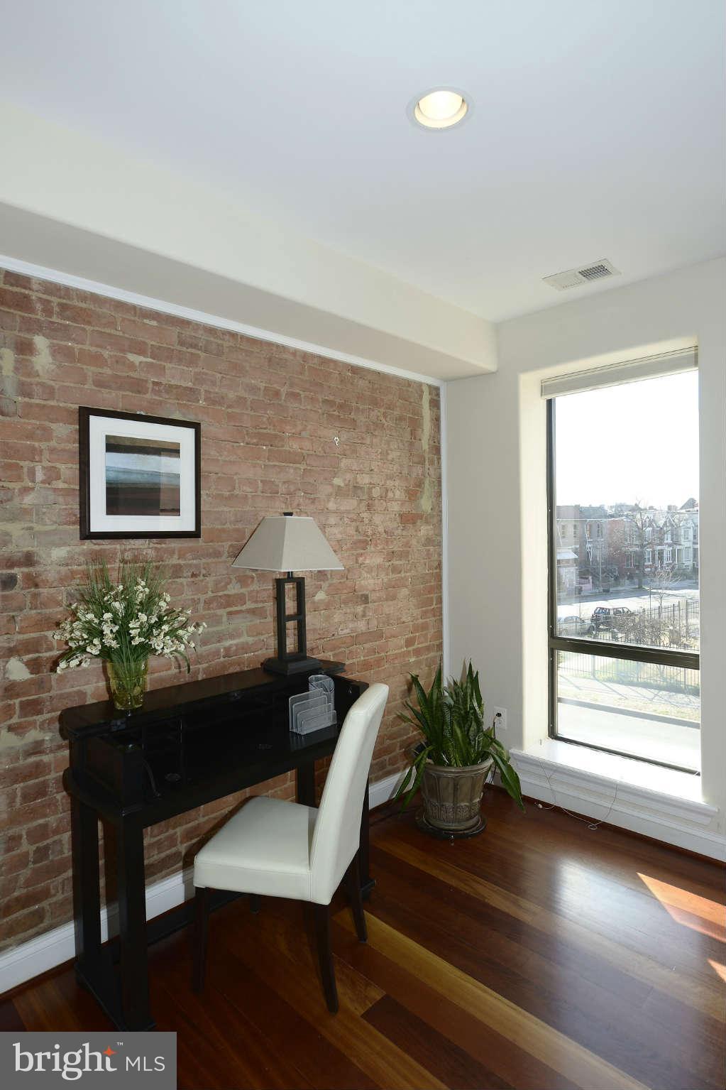 1105 Park Road Northwest, Unit 5 Washington, DC 20010 - Photo 6 of 30 Living Room