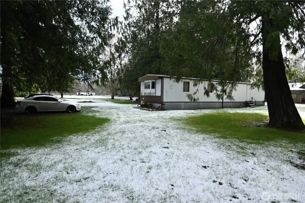 a view of a yard with car parked