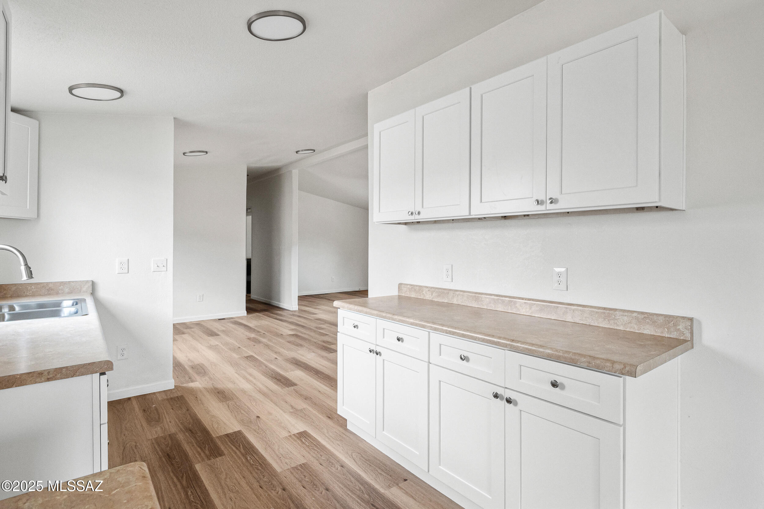 744 West Simmons Road Tucson, AZ 85705 - Photo 11 of 27 Kitchen
