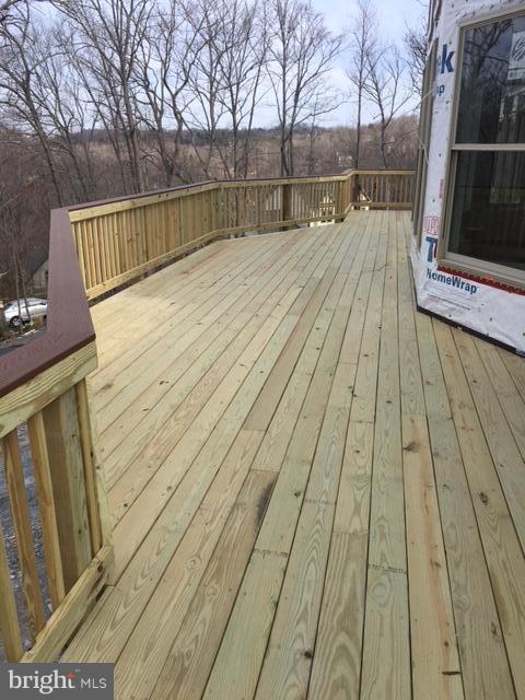 6605 West Lakeridge Road New Market, MD 21774 - Photo 12 of 24 Expansive deck include access from Master Bedroom