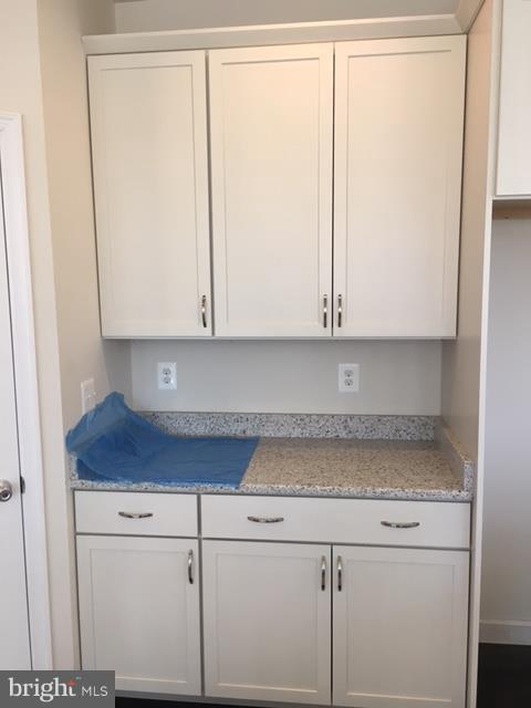 6605 West Lakeridge Road New Market, MD 21774 - Photo 7 of 24 Kitchen cabinets are soft close