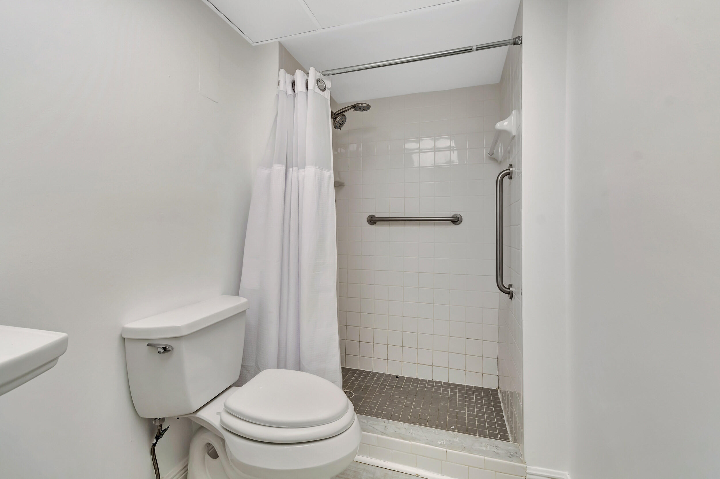 460 Northwest 20th Street, Unit 211 Boca Raton, FL 33431 - Photo 12 of 44 Primary Bathroom