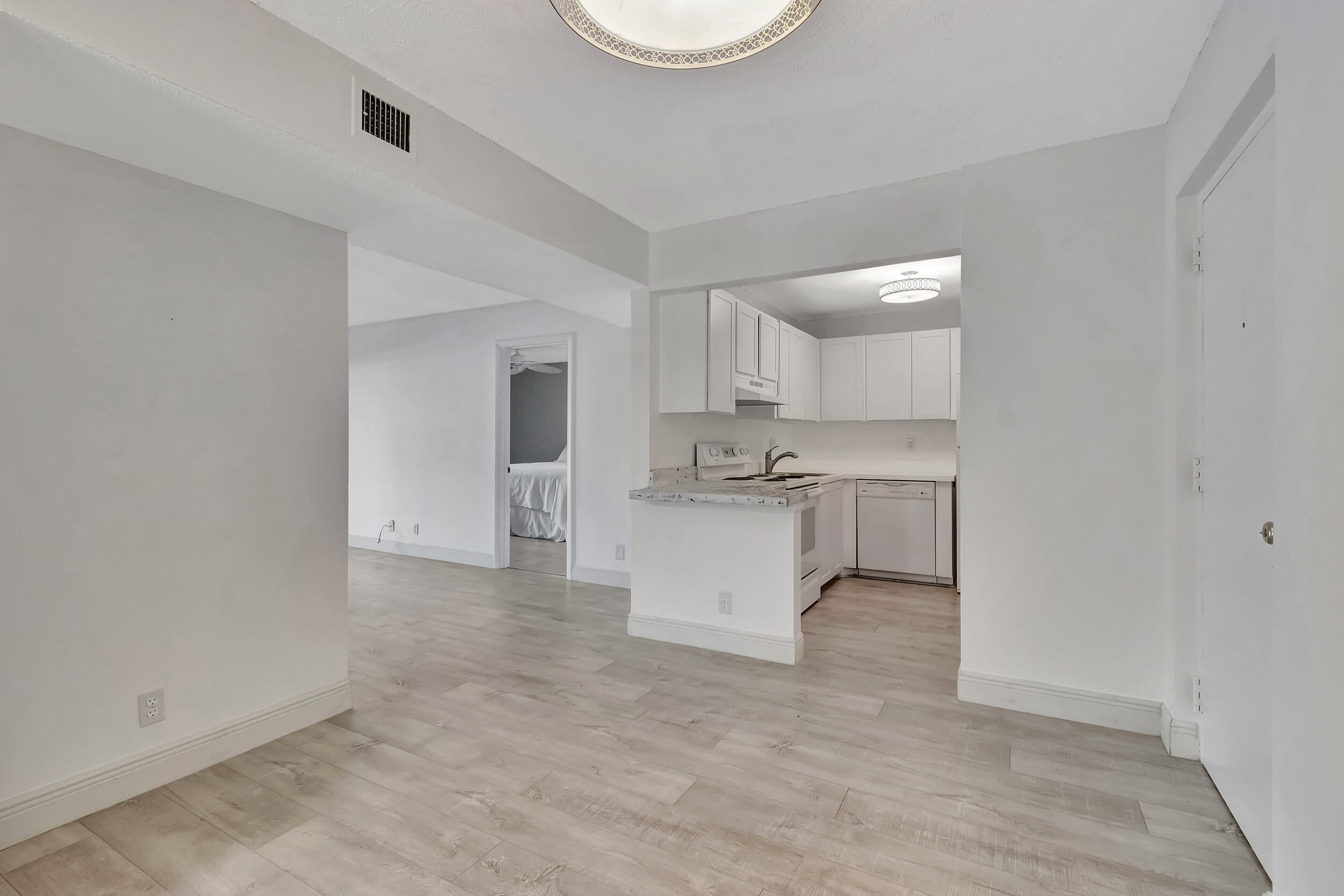 460 Northwest 20th Street, Unit 211 Boca Raton, FL 33431 - Photo 5 of 44 Dining