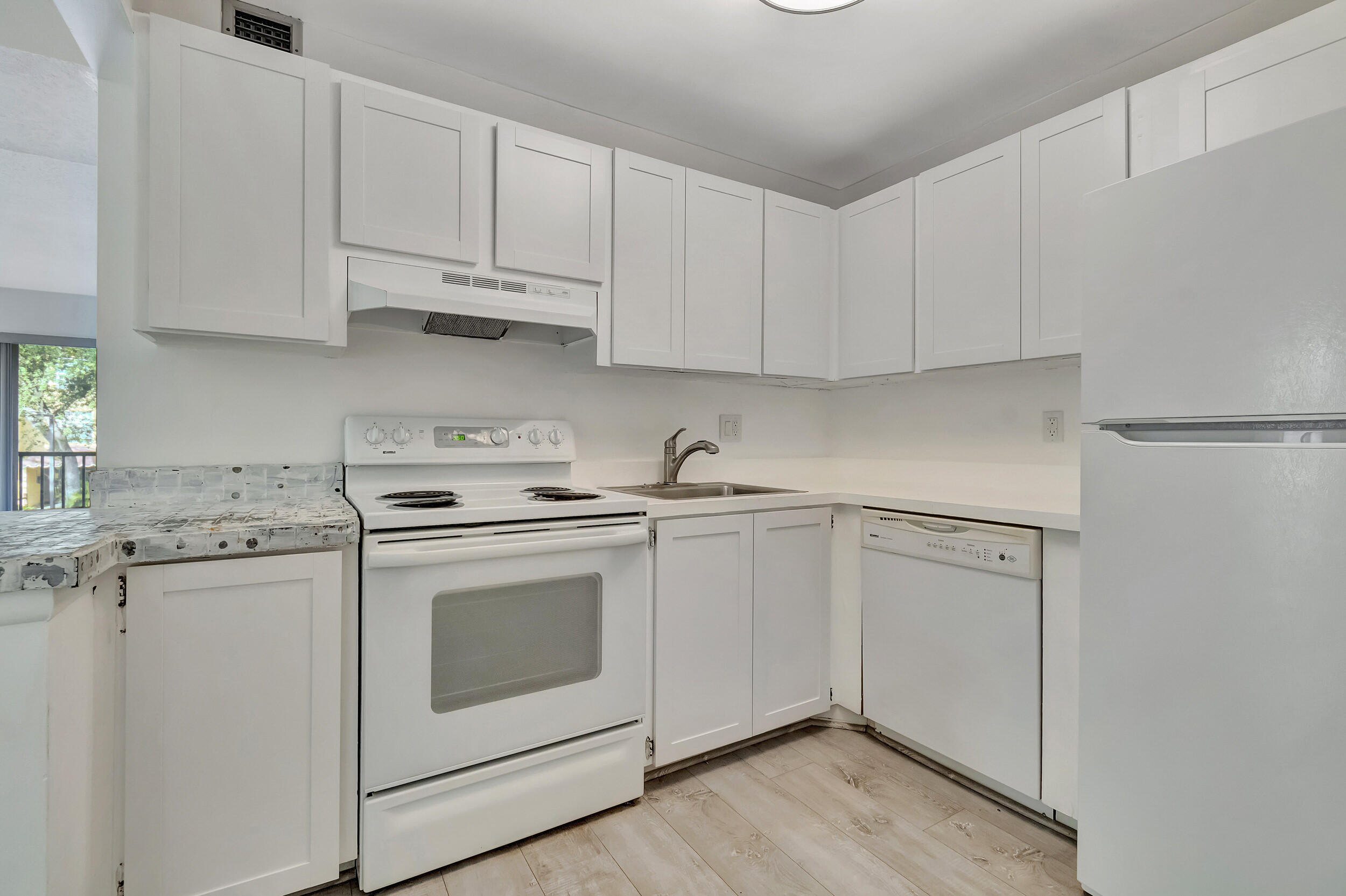460 Northwest 20th Street, Unit 211 Boca Raton, FL 33431 - Photo 9 of 44 Kitchen