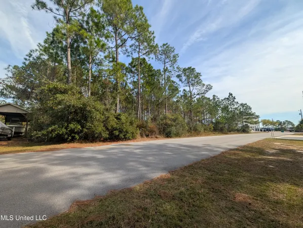$52,000 | 3526 Lumahai Place, Diamondhead, MS 39525