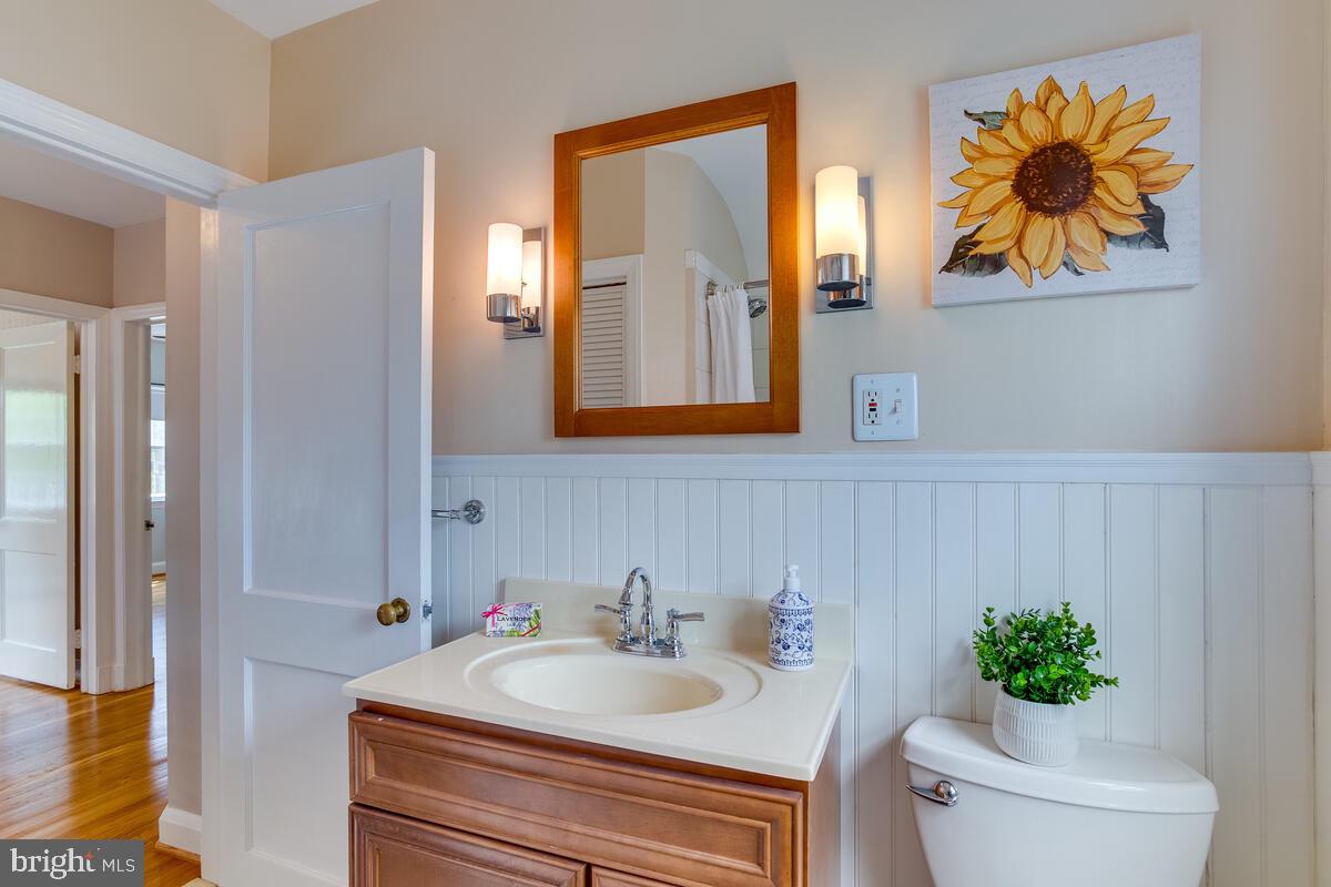 33 Dunmore Road Baltimore, MD 21228 - Photo 51 of 78 Wainscotting, decorator mirror, sconce lighting