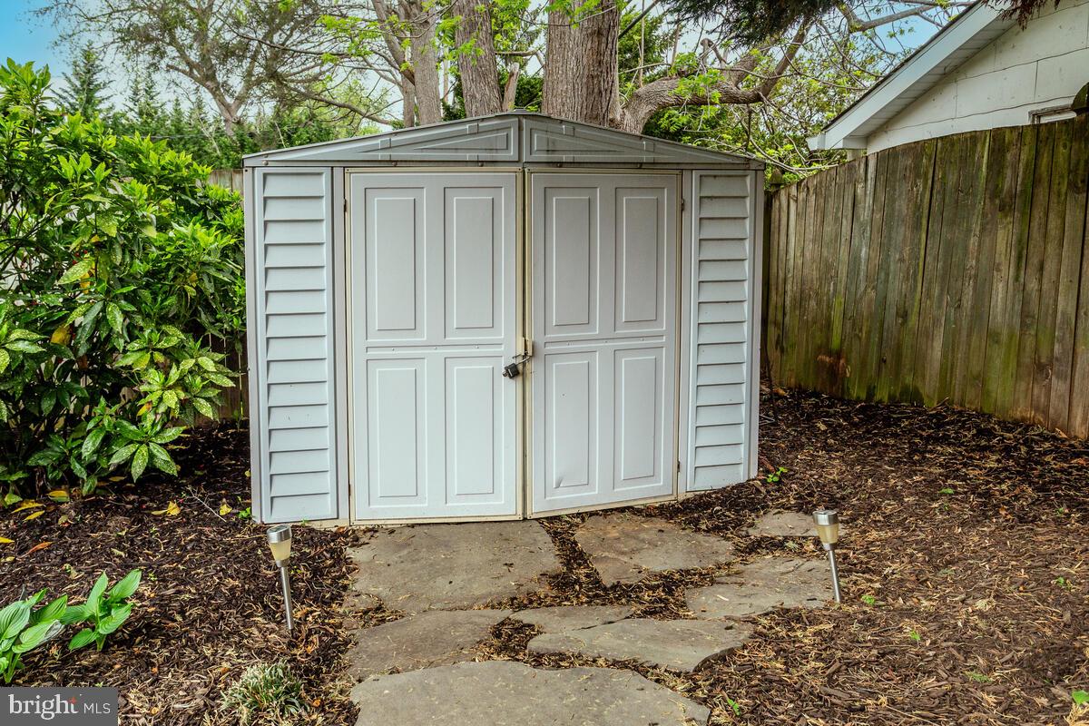 33 Dunmore Road Baltimore, MD 21228 - Photo 69 of 78 Storage shed