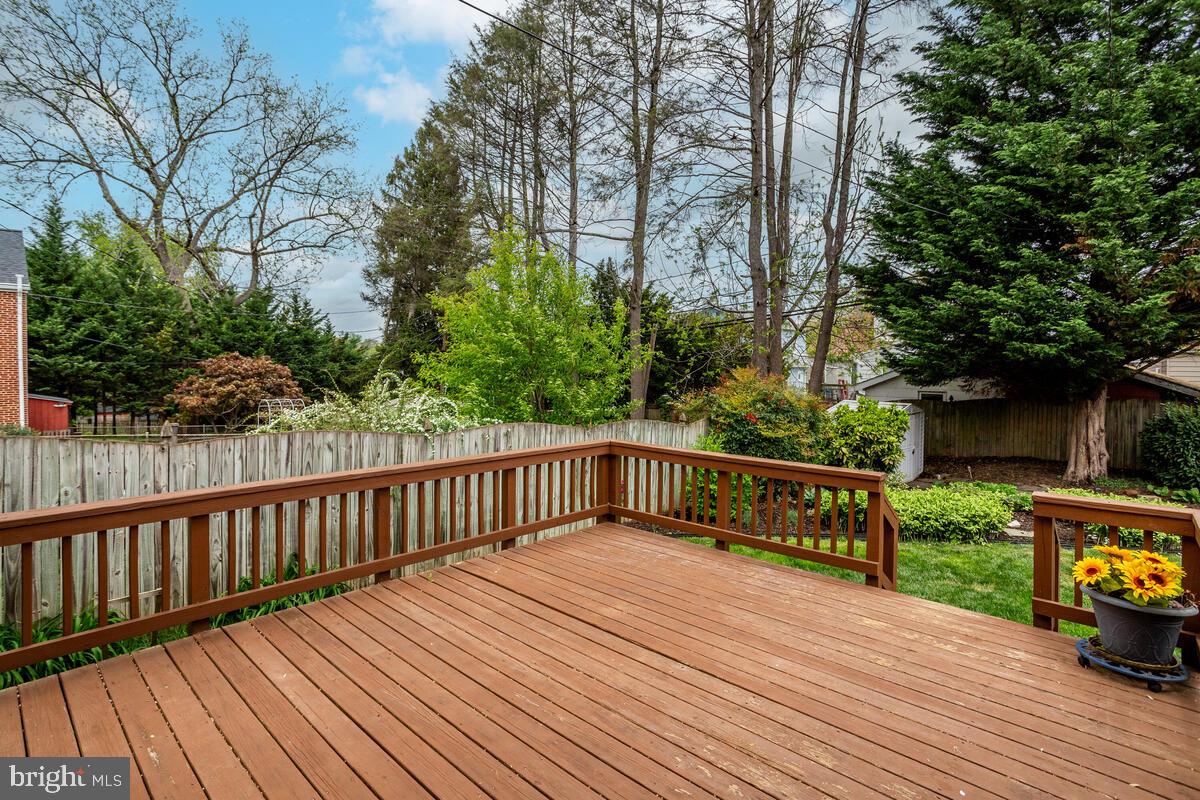 33 Dunmore Road Baltimore, MD 21228 - Photo 73 of 78 Deck overlooking the yard