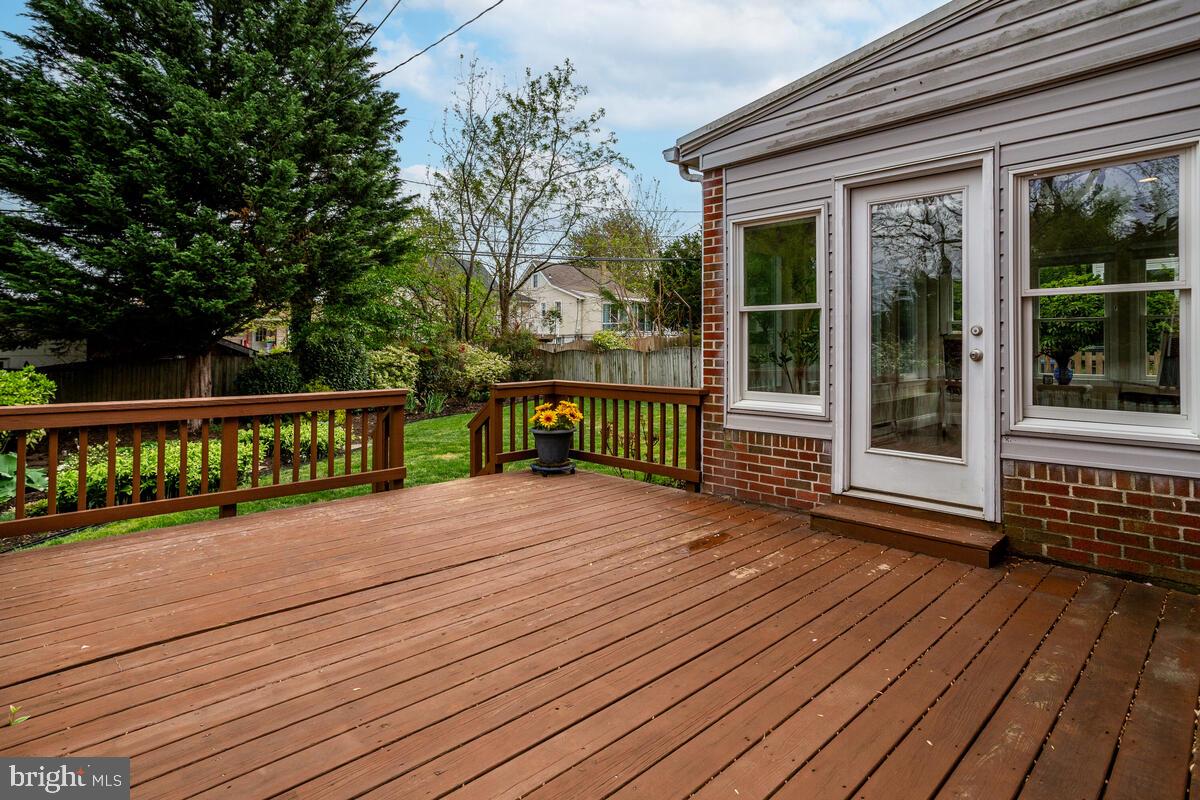33 Dunmore Road Baltimore, MD 21228 - Photo 74 of 78 Deck, Sunroom entrance