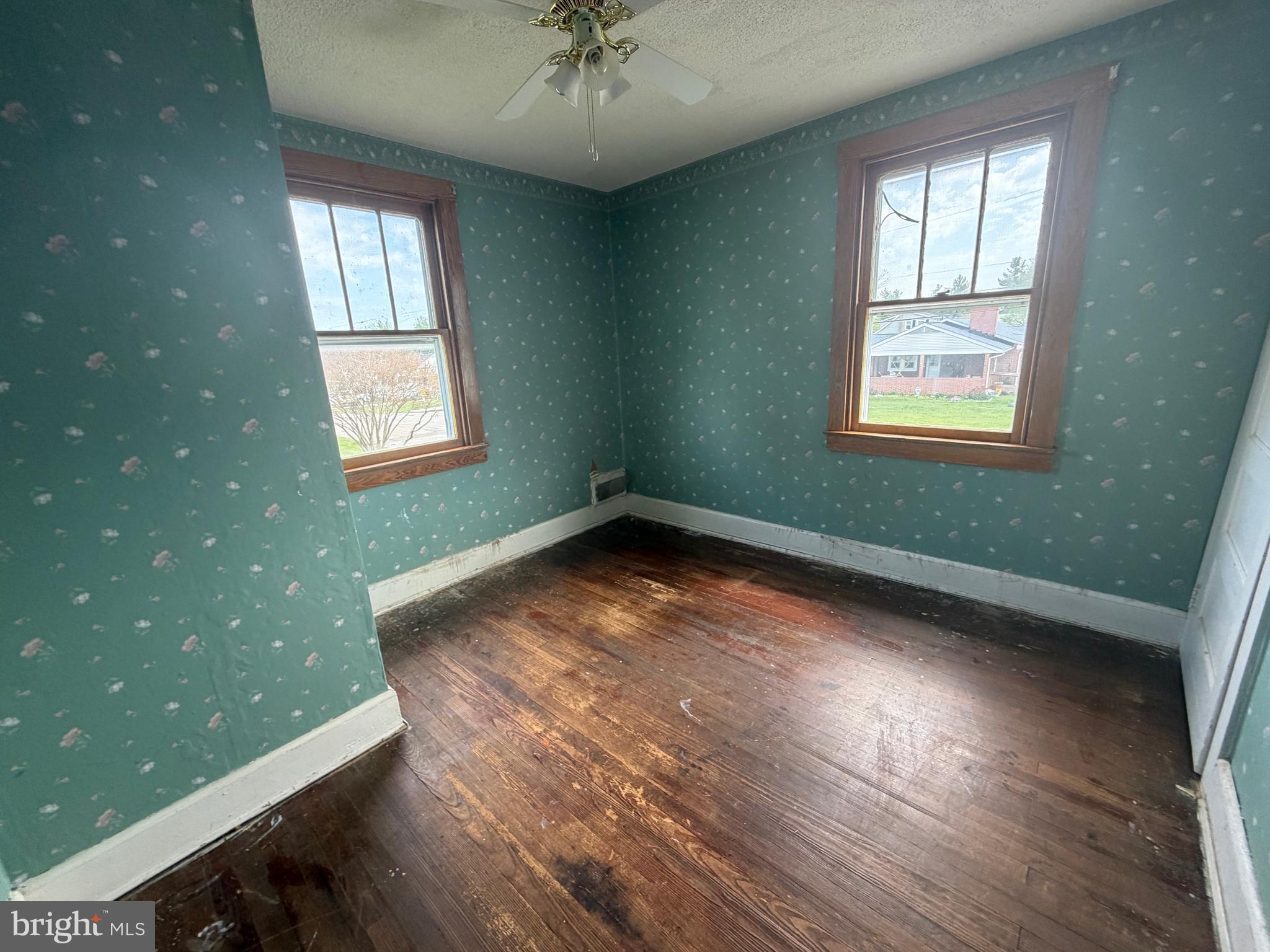 636 Holy Cross Road Baltimore, MD 21225 - Photo 6 of 10 Gallery Image 6