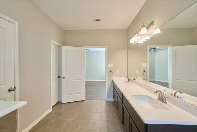 $1,950 | 12635 Lakeshore Drive, Montgomery, TX 77356