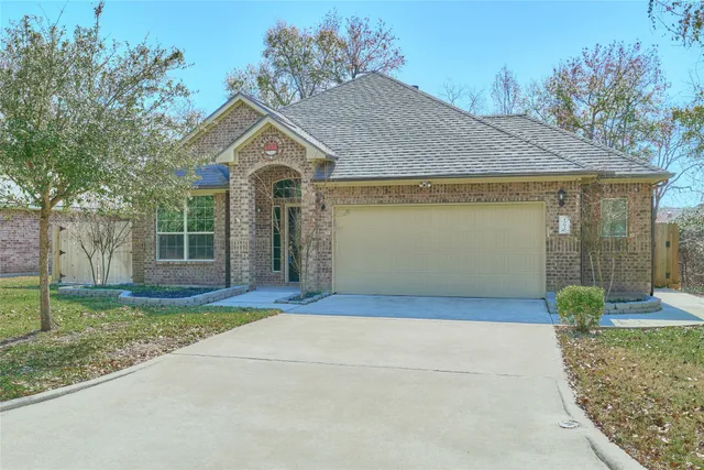 $1,950 | 12635 Lakeshore Drive, Montgomery, TX 77356